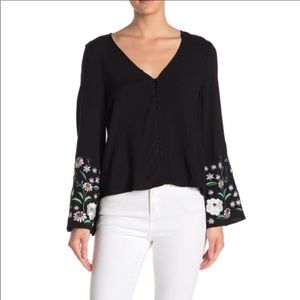 NWOT Cupcakes & Cashmere Boho Embroidered Top